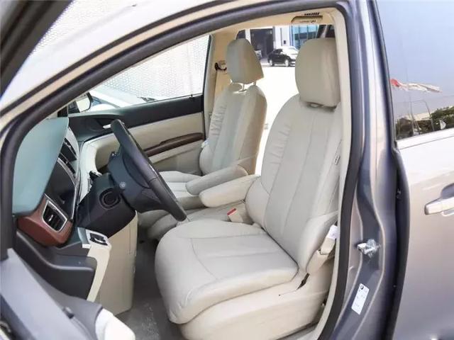 別克商務車