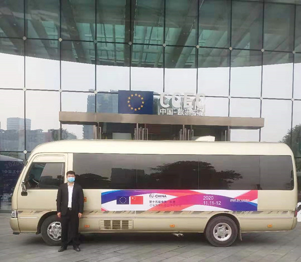 成都包車帶司機