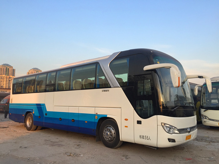 成都汽車(chē)租賃長(zhǎng)期提供金龍53座大客車(chē)租賃服務(wù)
