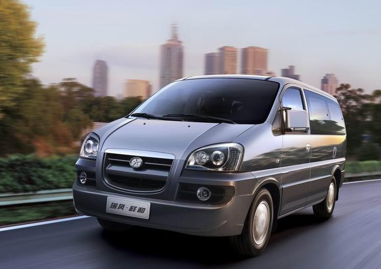 成都11座商務(wù)車租車一天多少錢，影響租車價(jià)格的因素