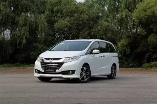 旅游租車服務：人多人少時分別選擇什么租車方式