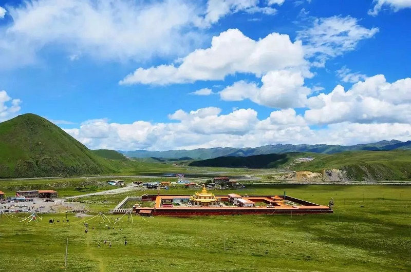 國慶去哪里玩，成都租車自駕去川西，一個(gè)景色媲美西藏的地方